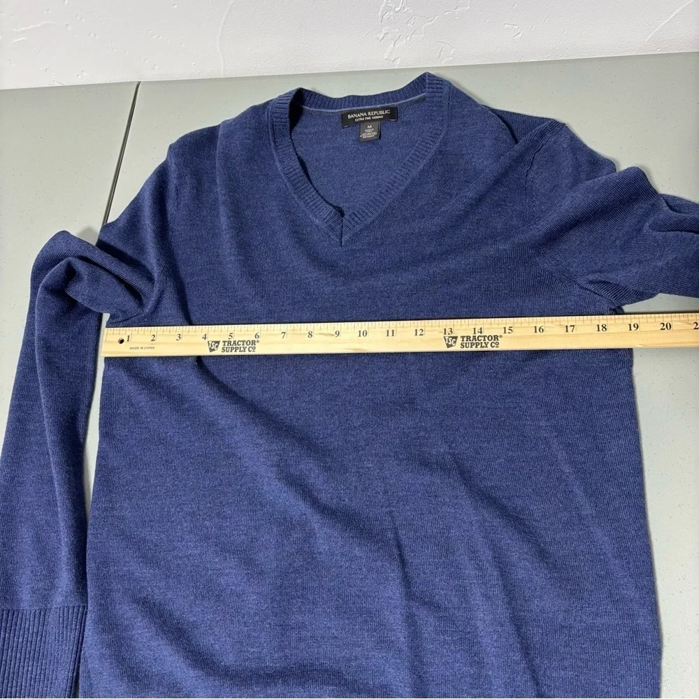 Banana Republic Extra Fine Merino Wool Sweater Medium Men's Blue Navy V Neck Vee